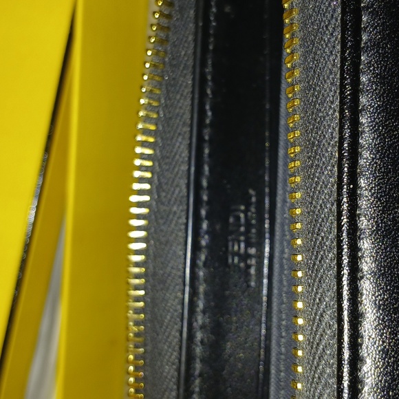 💯% Authentic FENDI Wallet - Picture 3 of 8